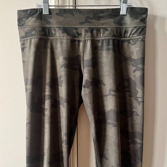 Lululemon Run Inspire Crop II Savasana Camo Size 6 - Picture 3 of 7